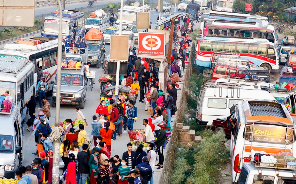 मंगलबारदेखि सम्पूर्ण सरकारी कार्यालयहरु खुल्ने भएपछि बजारमा चहलपहल बढ्यो