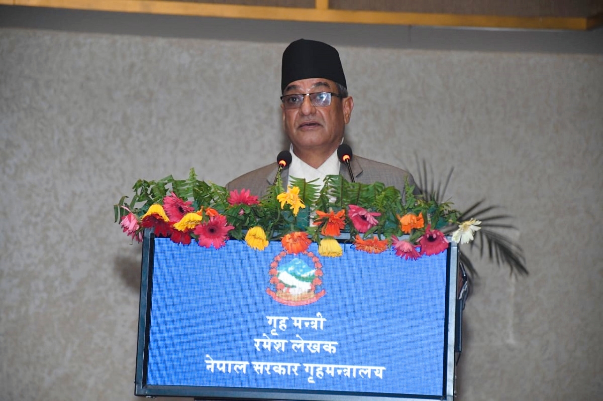 प्रहरीहरुको कमजोरी कारणले मन्त्रीहरुको आलोचना बढी हुन्छ : गृहमन्त्री रमेश लेखक