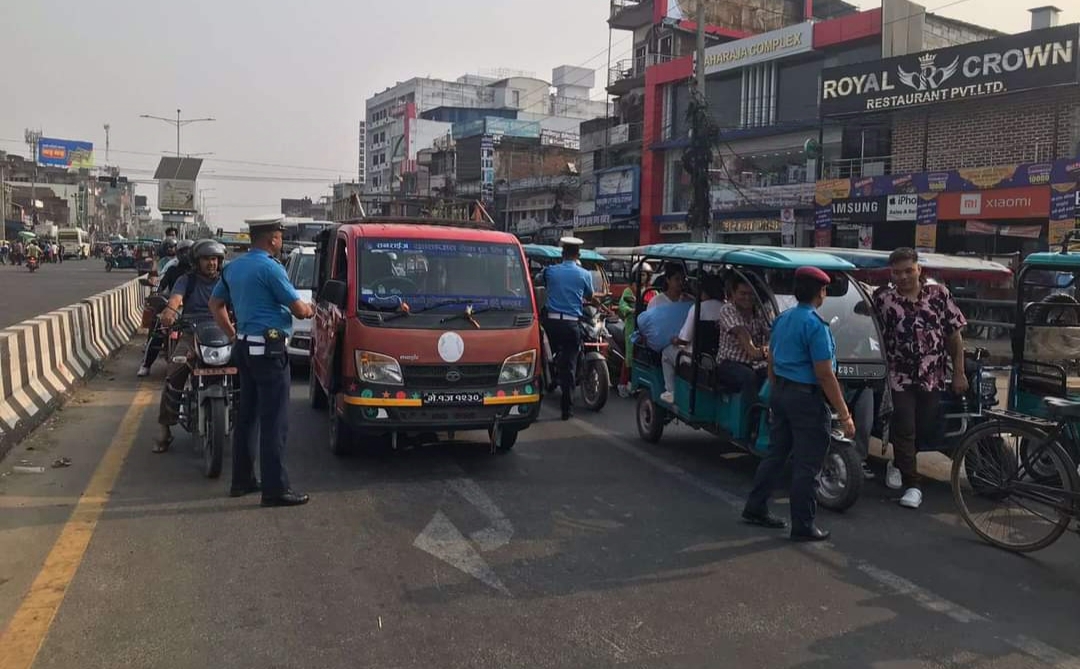 सवारी दुर्घटना न्युनिकरण तथा लेन अनुशासन पालना गराउदै बाँके जिल्ला ट्राफिक प्रहरी