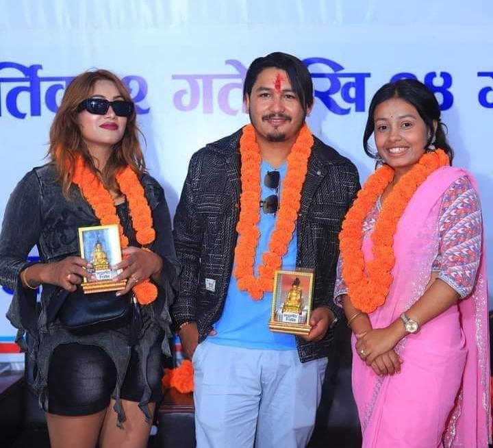 सातमारामा दोस्रो बृहत साँस्कृतिक महोत्सव शनिवार दोस्रो दिन गायक सुमन र खुइलीको प्रस्तुती