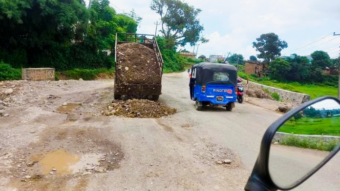 लथालिङ्ग दाङको चारलेन सडक, ठेकेदार बेपत्ता, सडक बिभाग कार्यालय कानमा तेल हालेर बसेको छ