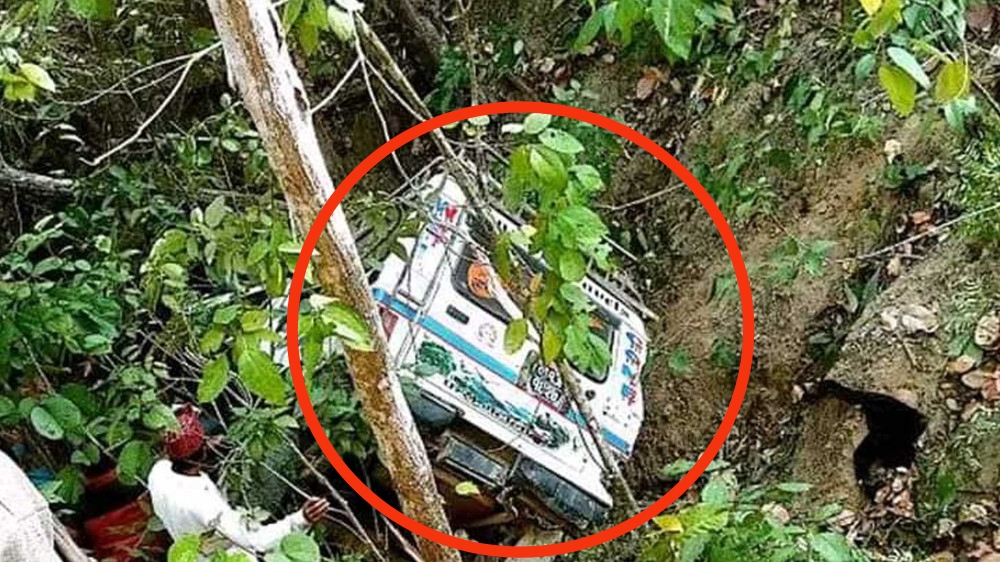 दाङको तुल्सीपुरमा बोलेरो पिकअफ गाडी दुर्घटना हुँदा गाडी चालकसहित दुई जनाको मृत्यु