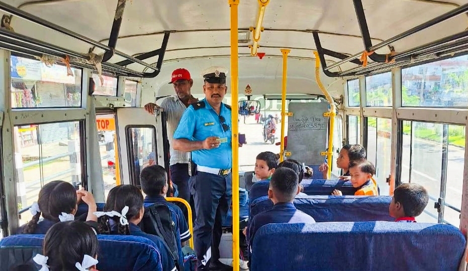 चार्डपर्वलाई मर्यादित र शान्तिपूर्ण बातावरणमा सम्पन्न गर्न बाँके ट्राफिक प्रहरीको चेकजाँचमा कडाइ,