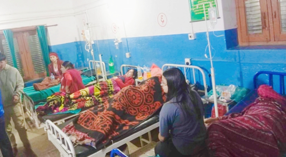 अर्घाखाँचीको सन्धिखर्कमा प्रसादका रूपमा मासु खाँदा बिरामी हुनेको सङ्ख्या ३५ जना पुगे