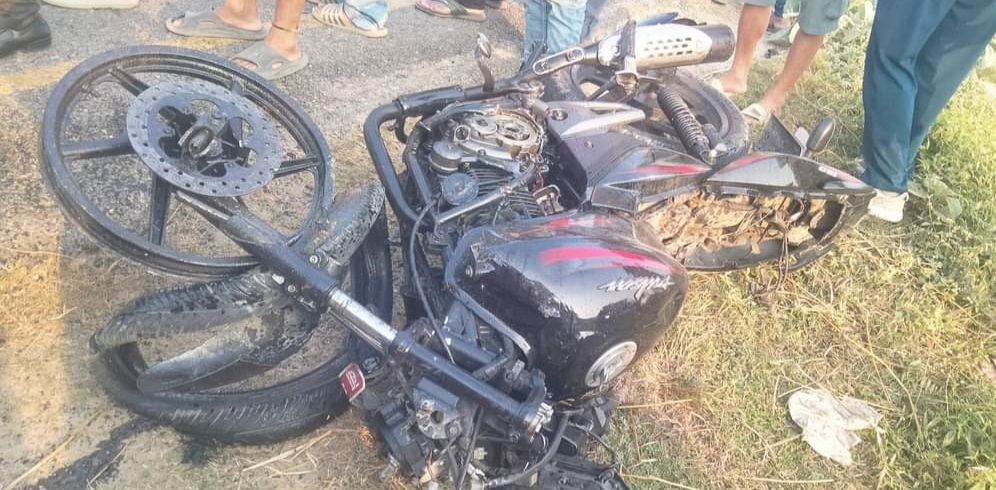 दाङको देउखुरीमा टिप्पर र मोटरसाइकल एक आपसमा ठोक्किदा मोटरसाइकल चालकको मृत्यु