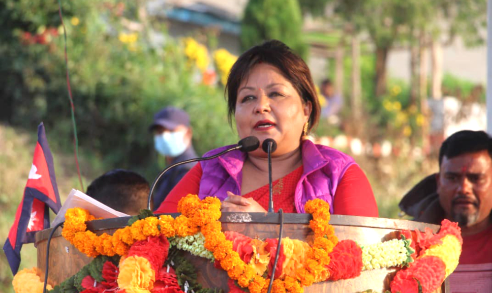 परराष्ट्रमन्त्री आरजु राणा देउवाको फुलमाला सहित स्वागत गर्न कार्यकर्तालाई निर्देशन सदस्यहरुद्वारा असन्तुष्टि