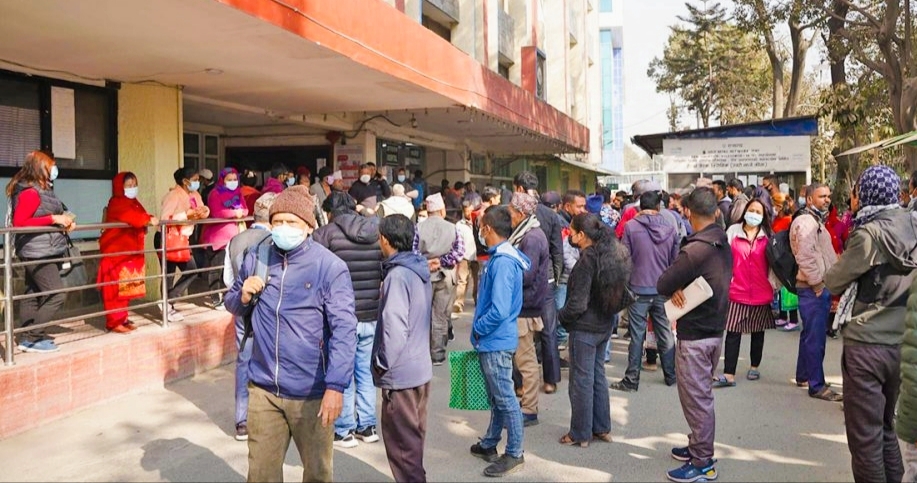 काठमाडौं वीर अस्पतालमा प्राविधिक समस्या आउँदा ओपीडी (टिकट) वितरण प्रभावित,