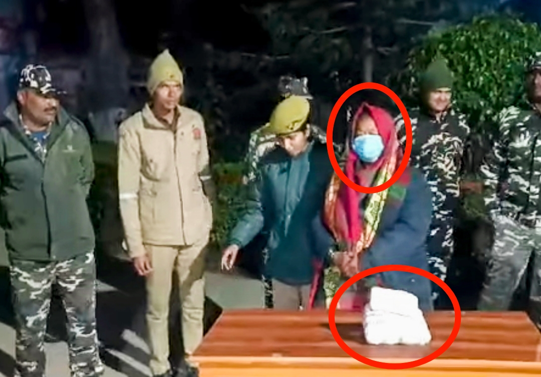 करोडौंको चरेससहित रोल्पाकी एक नेपाली ५२ वर्षीय महिला रुपैडिहामा पक्राउ,