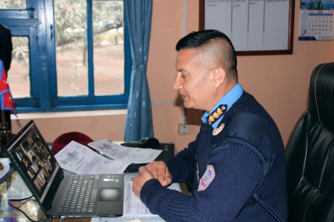 लुम्बिनी प्रदेश डिआईजी कार्कीद्वारा जिल्लाको प्रहरी प्रमुखहरुलाई भिडियो-कन्फेरेन्स मार्फत निर्देशन,