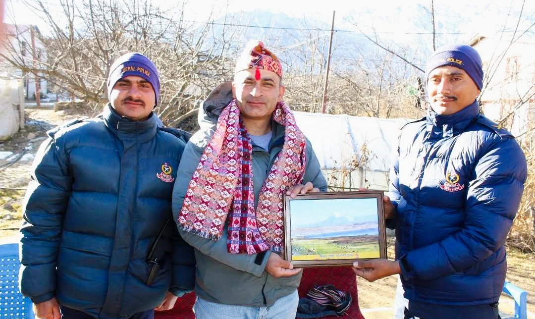 हुम्लाबाट जिल्ला प्रहरी परिसर काठमाडौं सरुवा भई जानु भएका डिएसपी रबिन्द्र खनालको भब्य बिदाइ