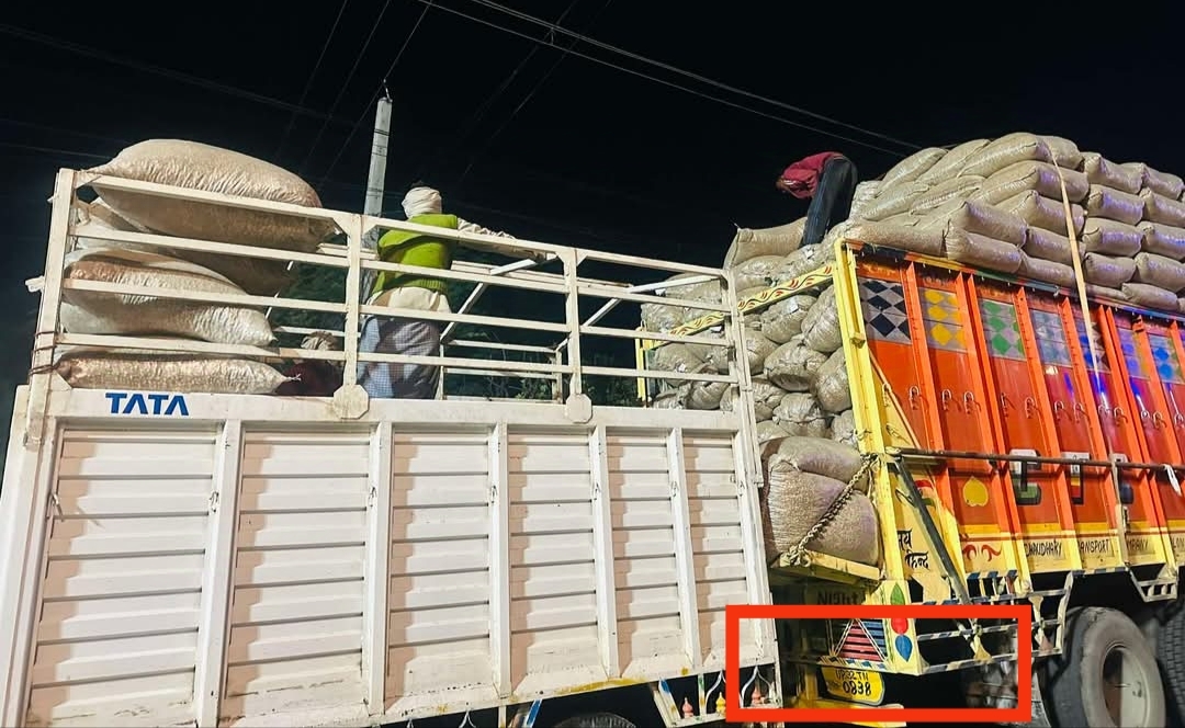 बाँके ट्राफिकले अत्याधिक भवरलोड बोक्ने सवारी साधनहरुलाई भवर लोडलाई पल्टी गरी कारवाही,