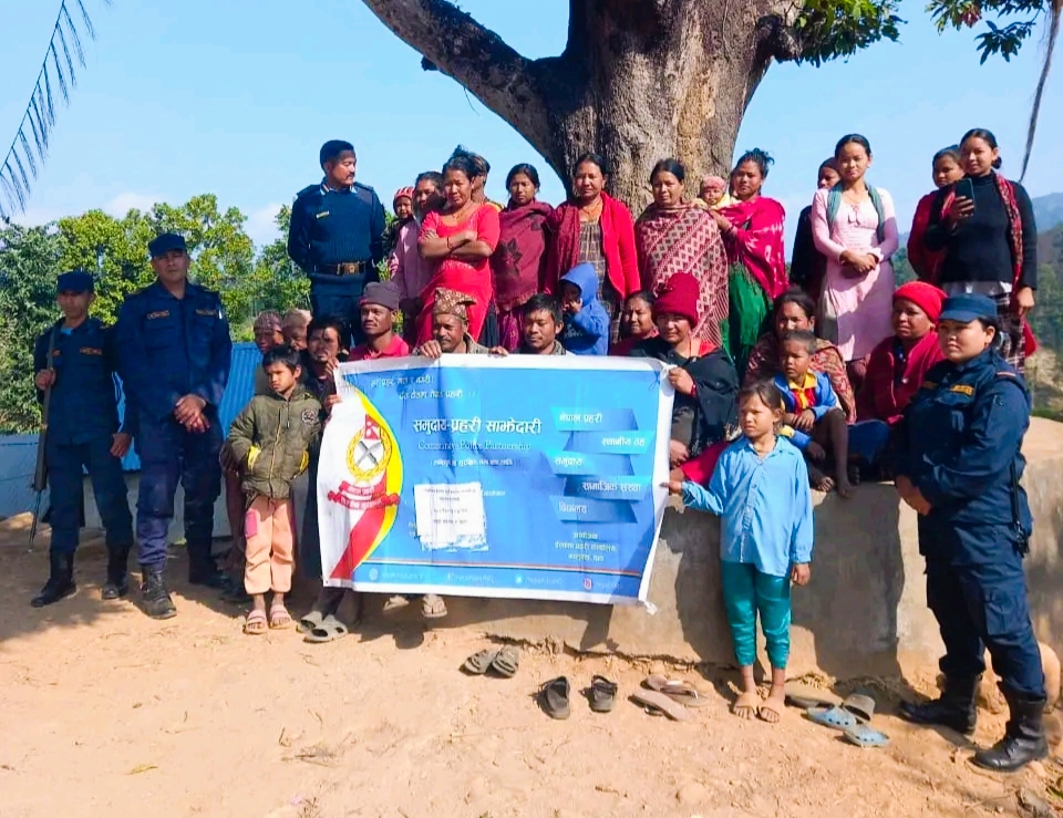 कुमाल बस्तीमा अल्पसंख्यक समुदायहरुसंग भालुवाङ प्रहरी प्रमुख माझीको सचेतनामुलक