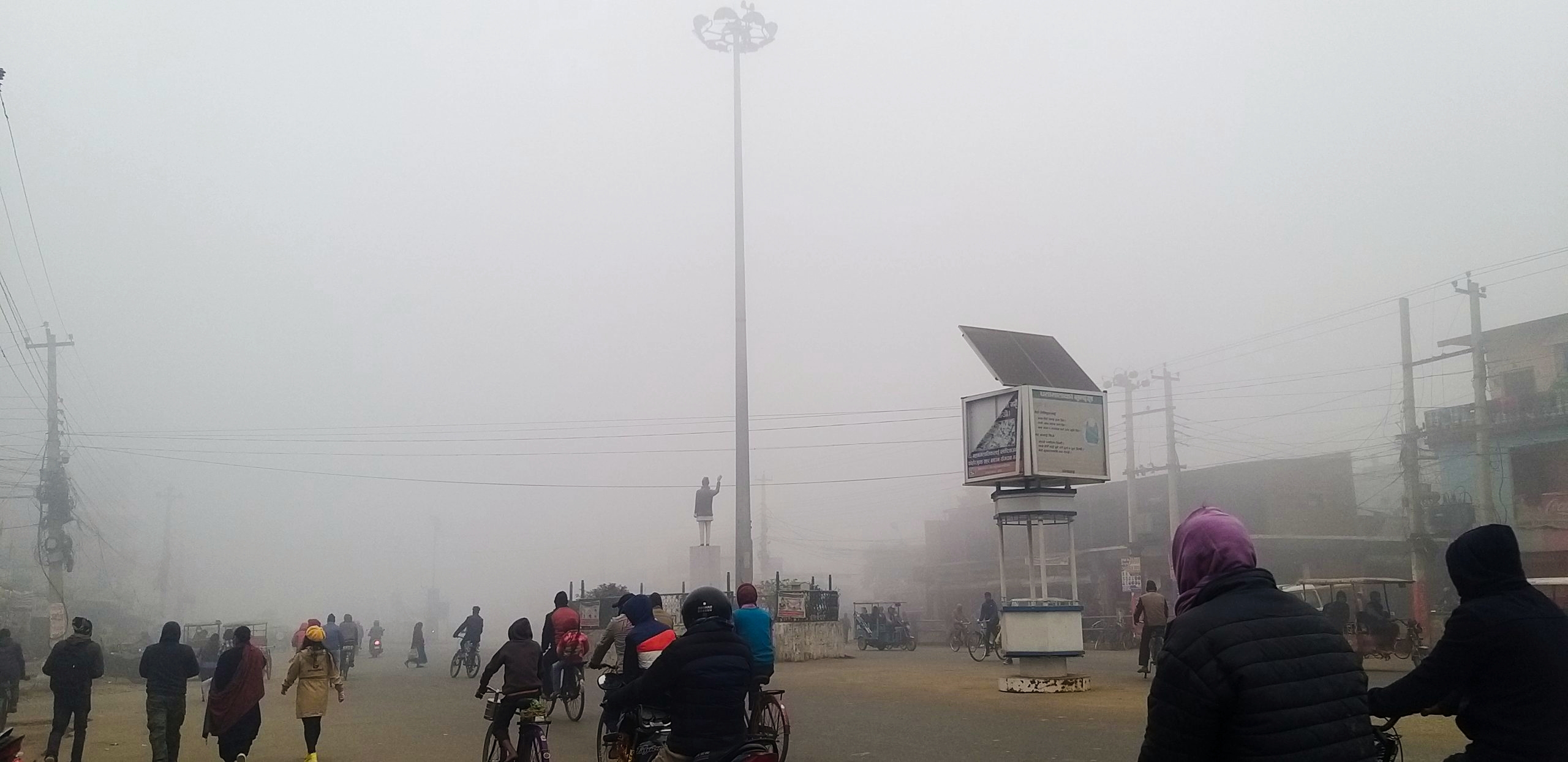 नेपालगन्जमा बाक्लो हुस्सु सितलहरका कारण दुई दिनदेखि जनजीवन कष्टकर भन्दै