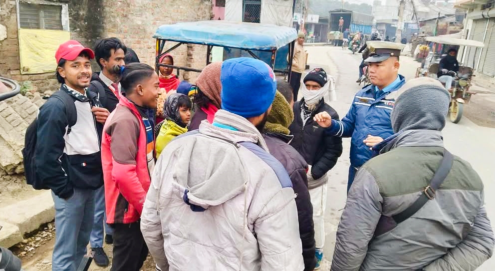 बाँके जिल्ला ट्राफिक प्रहरीको निर्देशनमा विभिन्न पोष्टहरुमा ट्राफिक नियम सचेतना मुलुक कार्यक्रम
