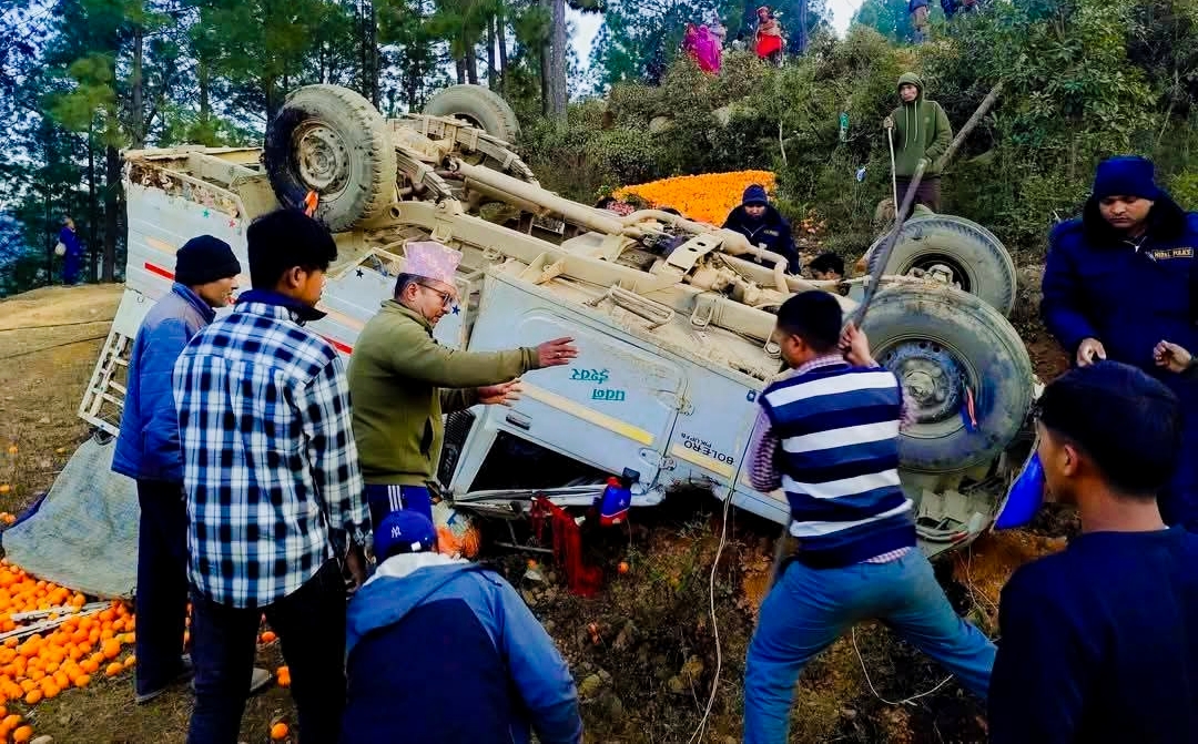 रोल्पामा सुन्तला बोकेको पिकअप गाडी दुर्घटना हुँदा चालकको मृत्यु,