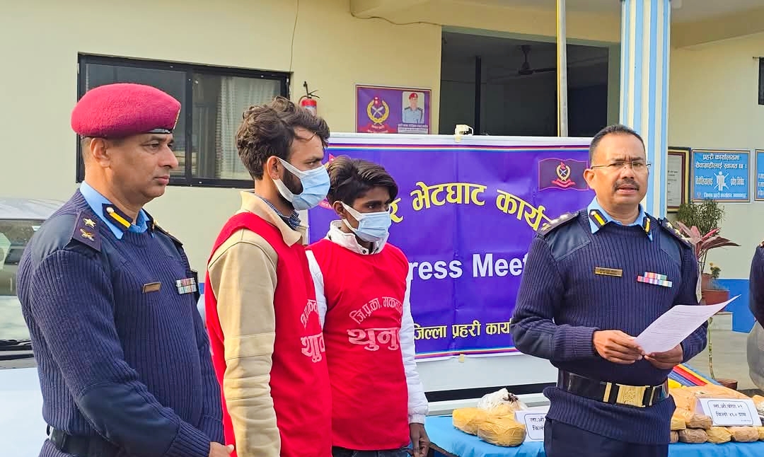 लागूऔषध चरेश २१ किलो ४६० ग्राम र अफिम ३ किलो ४७० ग्राम सहित २ जना पक्राउ,