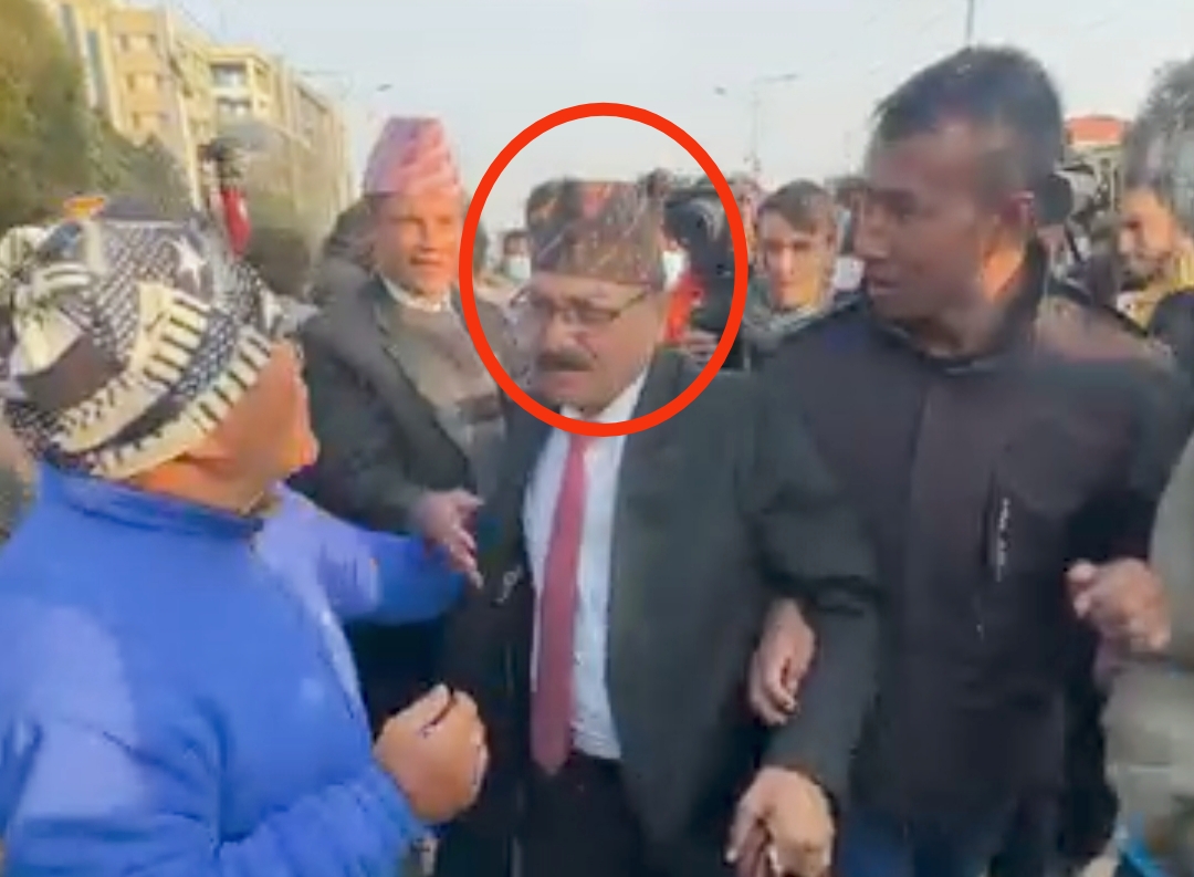 अदालतमा रवि लामिछानेको मुद्दामा थुनछेक बहस जारी कुटिए वरिष्ठ अधिवक्ता दिनेश त्रिपाठी