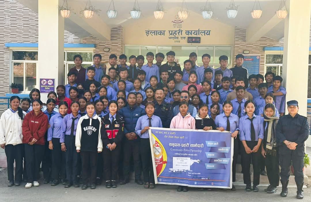इप्रका भालुवाङ प्रहरीको विद्यार्थीहरुसंग अपराधजन्य कार्यसंग सम्बन्धित विषयहरुमा छलफल