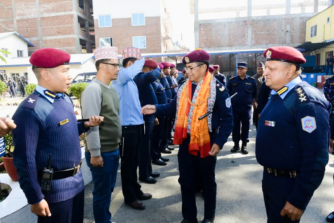 एआईजी टेक बहादुर तामाङ जिल्ला प्रहरी परिसर ललितपुरको निरीक्षणमा