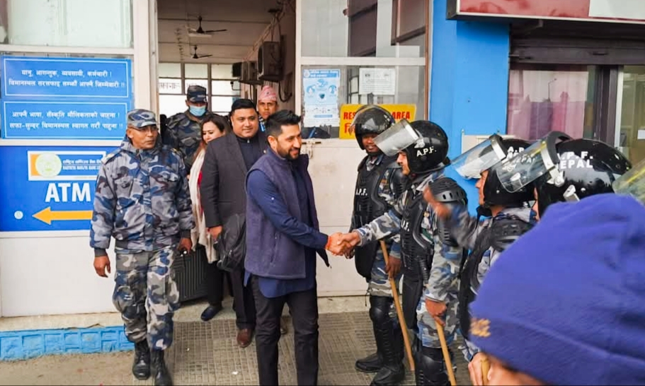 (रास्वपा) सभापति रवि लामिछाने बुधबार रूपन्देही जिल्ला अदालतमा उपस्थित हुँदै,