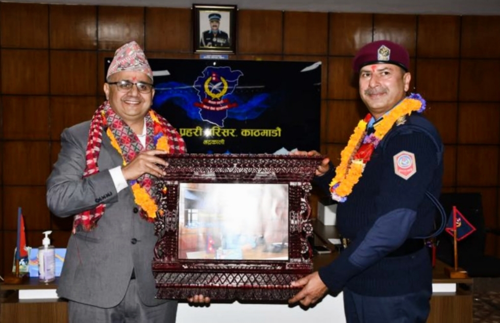 काठमाडौं जिल्ला प्रहरी परिसर प्रमुखको एसएसपी विश्व अधिकारीले मंगलबारदेखि जिम्मेवारी सम्हाले