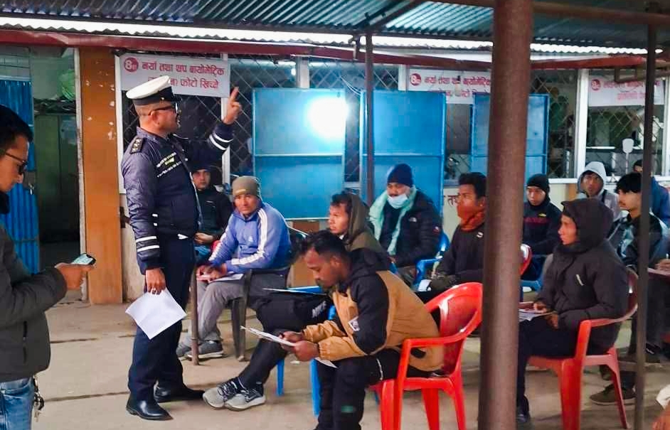 बाँके जिल्लाको विभिन्न पोष्टहरुमा सडक सुरक्षा ट्राफिक सचेतना अभियान