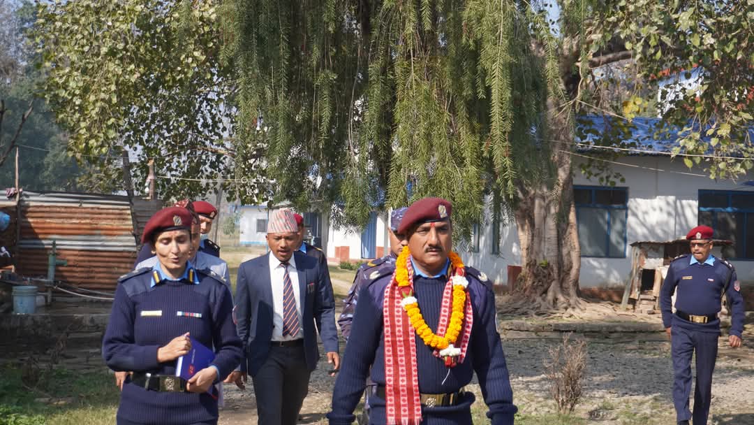 सुदूरपश्चिम प्रदेश डिआईजी गणेश चंन्द प्रहरी अस्पताल धनगढीको निरीक्षण एवं निर्देशन,