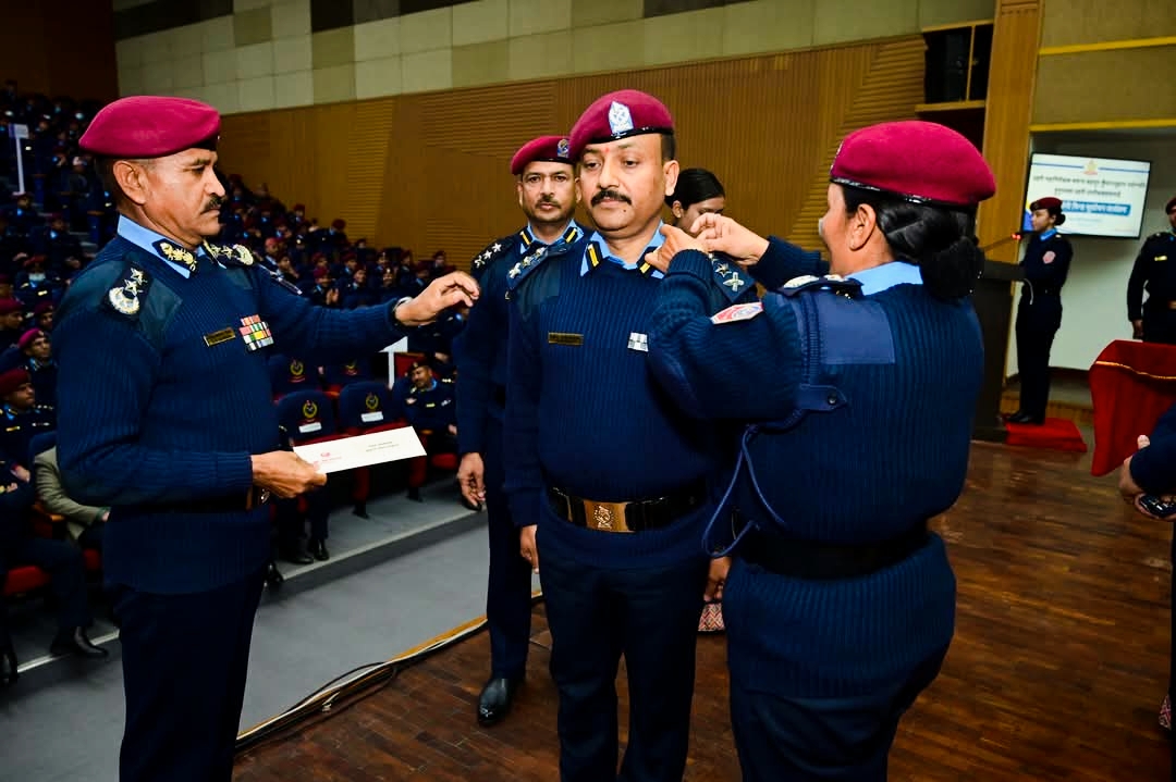 पदोन्नति भएका नेपाल प्रहरीका ३७ जना एसपीहरुलाई दर्ज्यानी चिन्ह प्रदान,