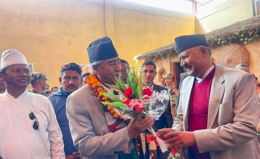 पूर्व प्रधानमन्त्री देउवा दाङमा मुख्यमन्त्री चेतनाराय आचार्यद्वारा स्वागत,