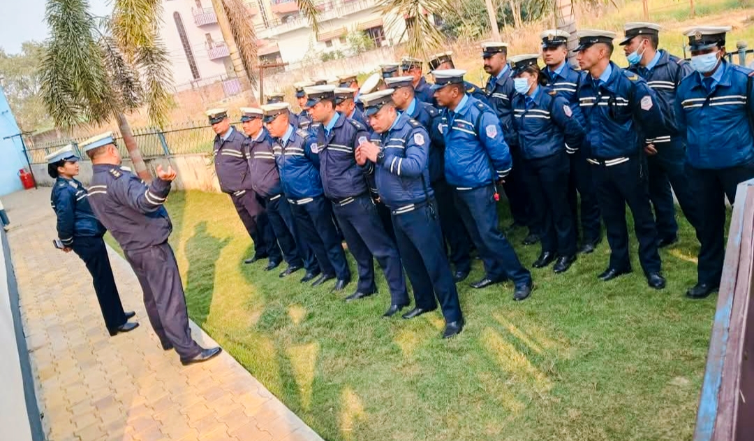 राजमार्ग सुरक्षा ट्राफिक प्रमुख एसपी श्याम बहादुर खत्रीद्वारा जिल्ला ट्राफिक रुपन्देहीको निरीक्षण निर्देशन,
