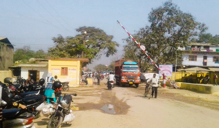 कपिलवस्तु कृष्णनगर भन्सार यार्डभित्रै एक किशोरी भारतीय चालकद्वारा बलात्कृत दुबै सुरक्षाकर्मी बेखबर ?