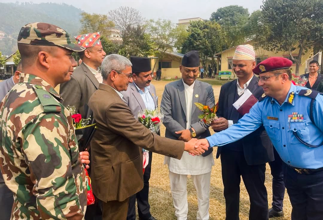 गृहमन्त्री रमेश लेखक मकवानपुरमा सुरक्षा प्रमुखहरुसंग छलफल एवं निर्देशन,