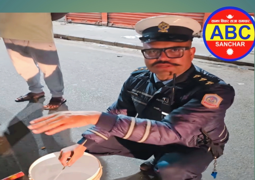 नेपालगन्जको अस्तब्यस्त पार्किङ सडक पेटी व्यवस्थित बनाउदै ट्राफिक इन्चार्ज आचार्य