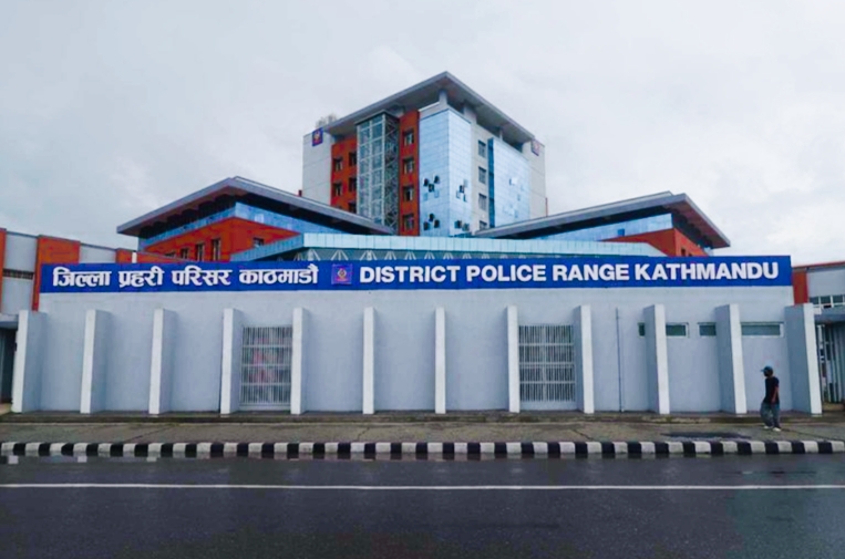 काठमाडौंबाट प्रहरीले चाँदीसहित चार भारतीयहरु पक्राउ,
