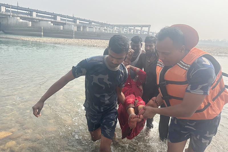नाबालिका छोरीसहित पोखरीमा हामफालेकी महिलाको उद्धार शिशुको मृत्यु,