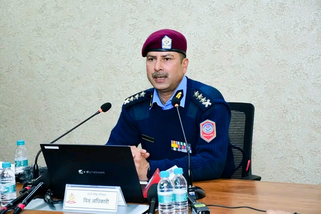 एसएसपी विश्व अधिकारीले व्यावसायिक तवरबाट प्रहरी सेवा प्रवाह गर्न प्रहरीलाई निर्देशन,