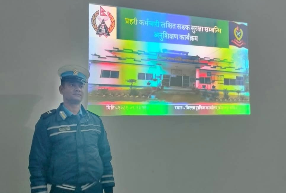 बाँके जिल्ला ट्राफिक प्रहरीको सडक सुरक्षा ट्राफिक सचेतना अभियान जारी ट्राफिक प्रमुख पुस्कर पन्त ,