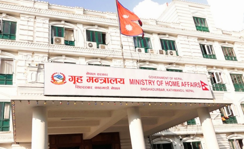 गृह मन्त्रालयले ६ जिल्लाका प्रमुख जिल्ला अधिकारीहरु सरुवा  ,