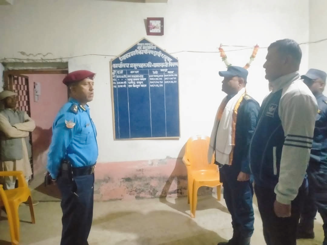 धनुषा जिल्ला एसपी भुवनेश्वर तिवारी मातहत इकाईहरुको सन्ध्याकालिन निरीक्षण अनुगमन