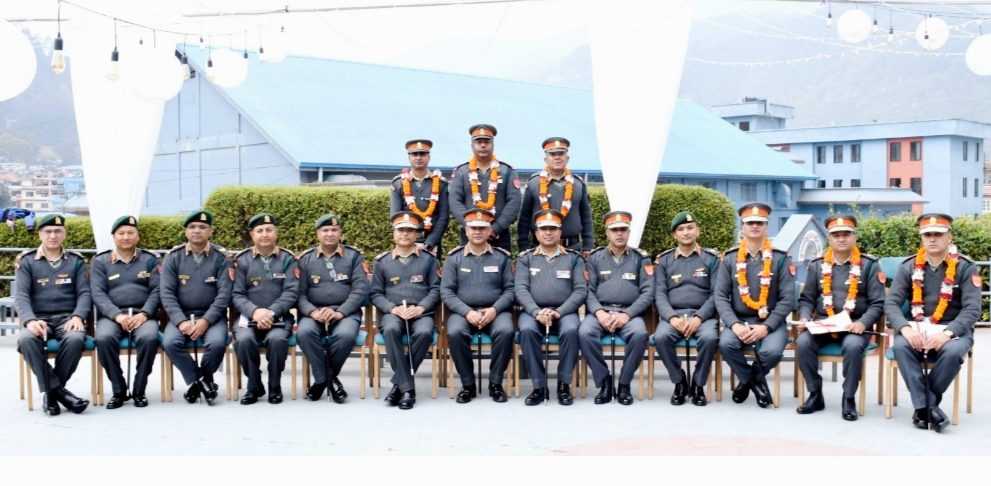 सशस्त्र आईजीपी अर्यालद्वारा डीआईजीमा बढुवा ३ अधिकृतलाई दर्ज्यानी चिन्ह प्रदान,