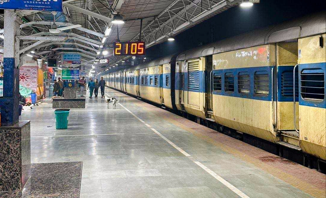 भारत बिहारको रेल्वे स्टेसनमा मंगलबार राति ३ जनाको गोली हानी हत्या,