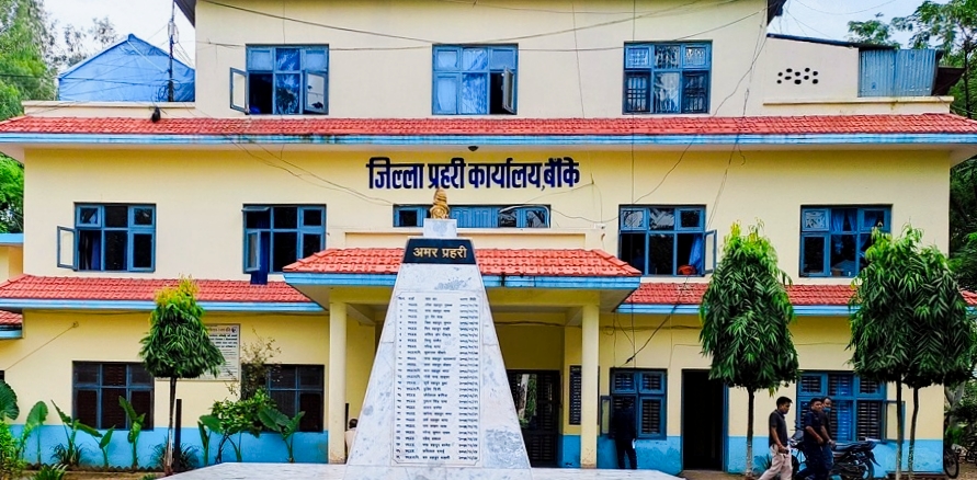 बाँके प्रहरीले ईरिक्सा र मोटरसाइकल चोरी गरेको आरोपमा ३ जना पक्राउ