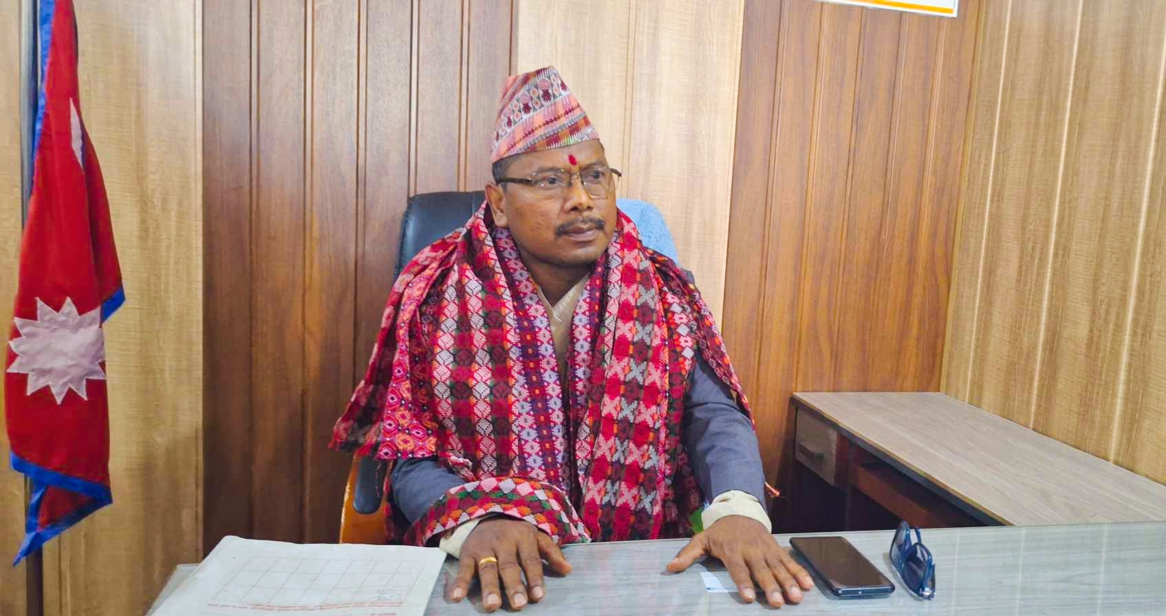 लेनदेनको अडियो सार्वजनिक भएपछि सुदूरपश्चिमका मन्त्री लक्ष्मण किशोर चौधरीले राजीनामा दिए