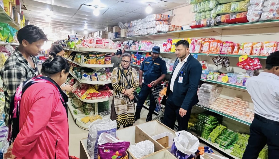 घोराही उपमहानगरपालिकाको संयुक्त बजार अनुगमन टोलीले आधा दर्जन बढी पसलको निरिक्षण,
