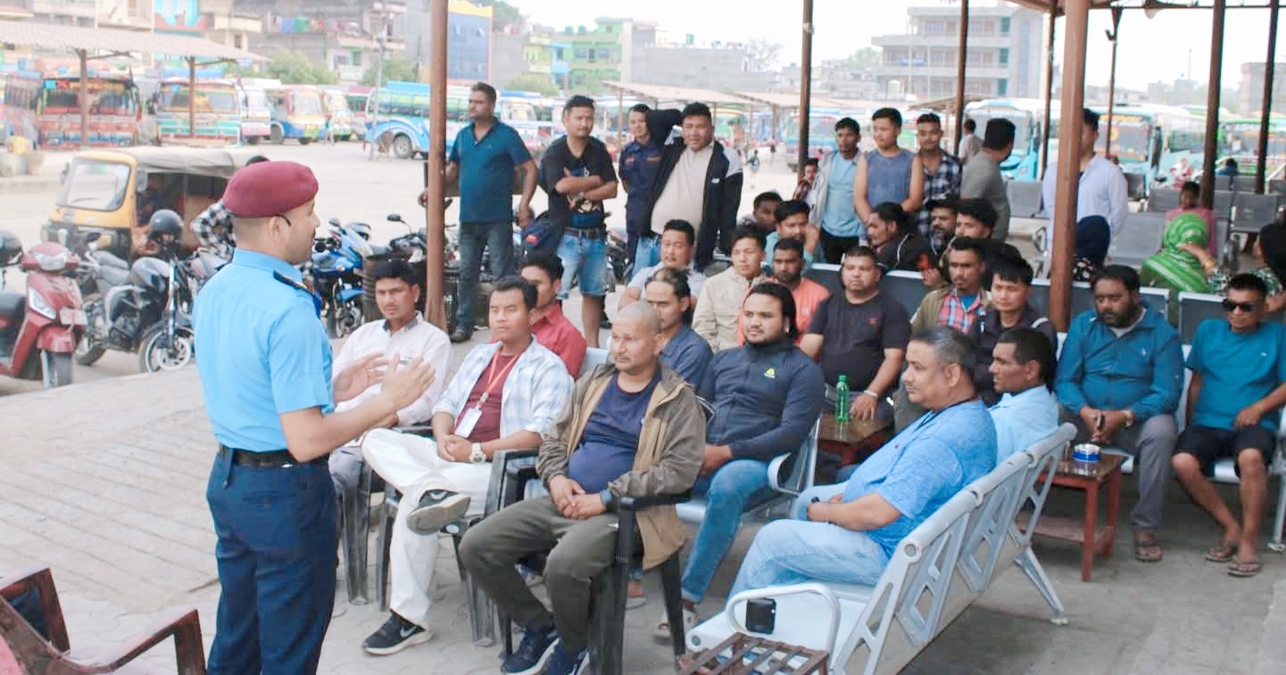 दाङ प्रहरीले दुर्घटना न्यूनीकरण तथा सवारी साधनमा हुन सक्ने यौन दुर्व्यवहार विरुद्ध सचेतनामूलक