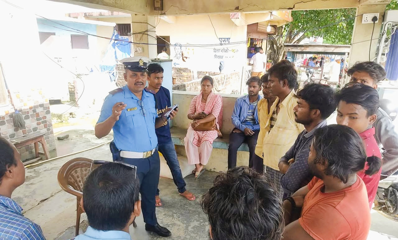 बाँके जिल्ला ट्राफिक प्रहरीको निर्देशनमा विभिन्न पोष्टहरुद्वारा ट्राफिक सचेतना अभियान जारी