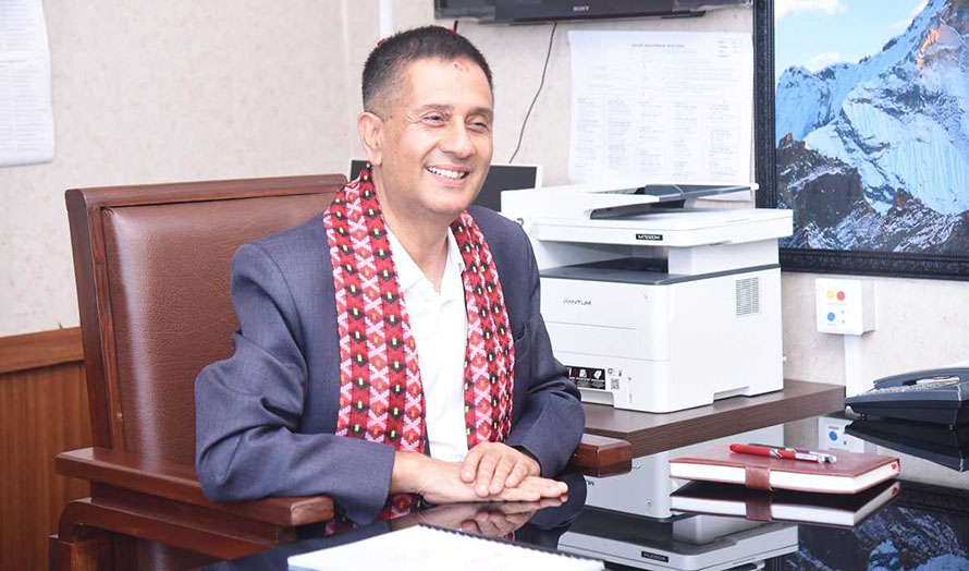महानगरपालिकाका प्रमुख प्रशासकीय अधिकृत सरोज गुरागाईं अ महानगर पुगे