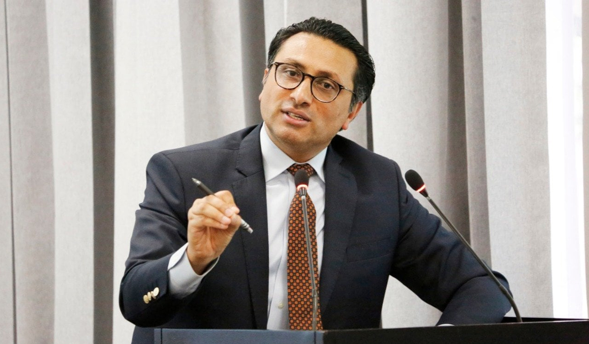 रास्वपाका उपसभापति डा.स्वर्णिम वाग्लेले राज्य सभापति रवि लामिछानेको पछाडि लागिरहेको हो ?