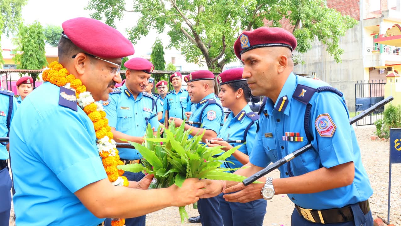 लुम्बिनी प्रदेश डिआईजी राजेन्द्र प्रसाद भट्टद्वारा जिल्ला प्रहरी कार्यालय बाँकेको अनुगमन,