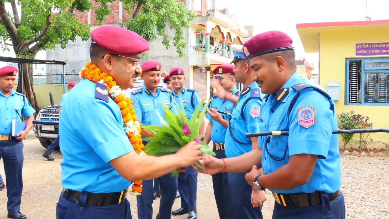 लुम्बिनी प्रदेश डिआईजी राजेन्द्र प्रसाद भट्टद्वारा जिल्ला प्रहरी कार्यालय बाँकेको अनुगमन,